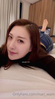 老哥找了个苗条妹子在线啪啪~服务不错推背按摩舔遍全身~大力猛操后入非常诱人!!